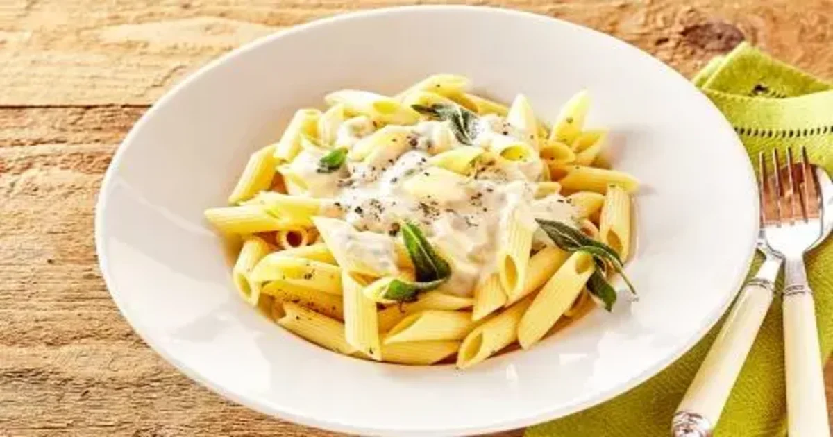 Macarrones con queso súper cremosos con condimentos variados y maravillosos