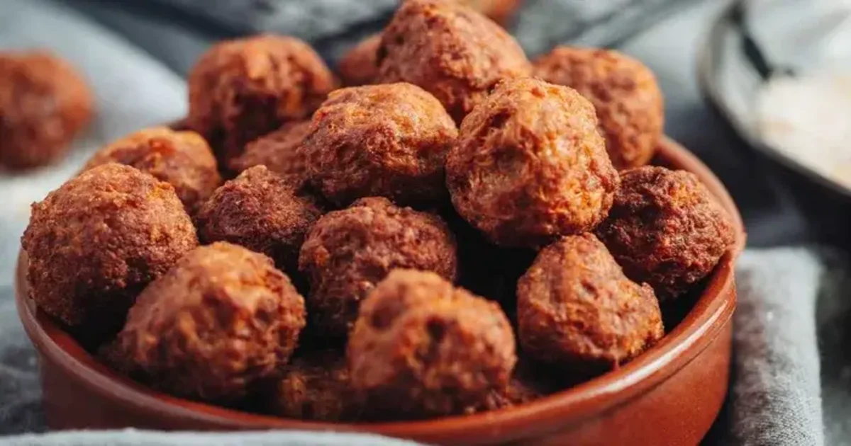 Bola de masa de carne molida fácil y bien condimentada