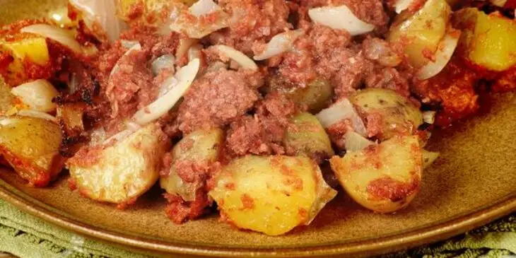 Patatas con carne seca