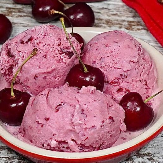 Helado de Cerezas y Yogur: Una Delicia Refrescante y Saludable
