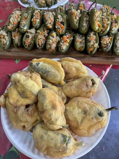 Chiles Rellenos de Queso y Verduras