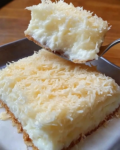 Cuadrados de Coco Cremoso con Base de Galleta sin Horno