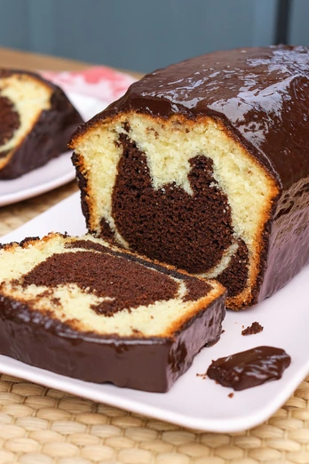 Panqué marmoleado de vainilla y chocolate 