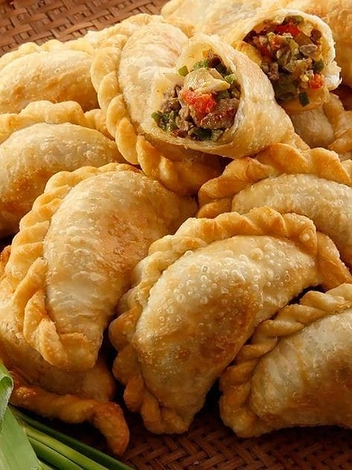 Empanadas Fritas de Carne de Res Molida y Vegetales