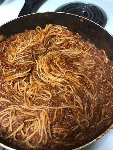 Espagueti a la Boloñesa con Carne Molida