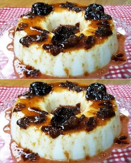 Manjar Blanco de Coco con Salsa de Ciruelas Pasas